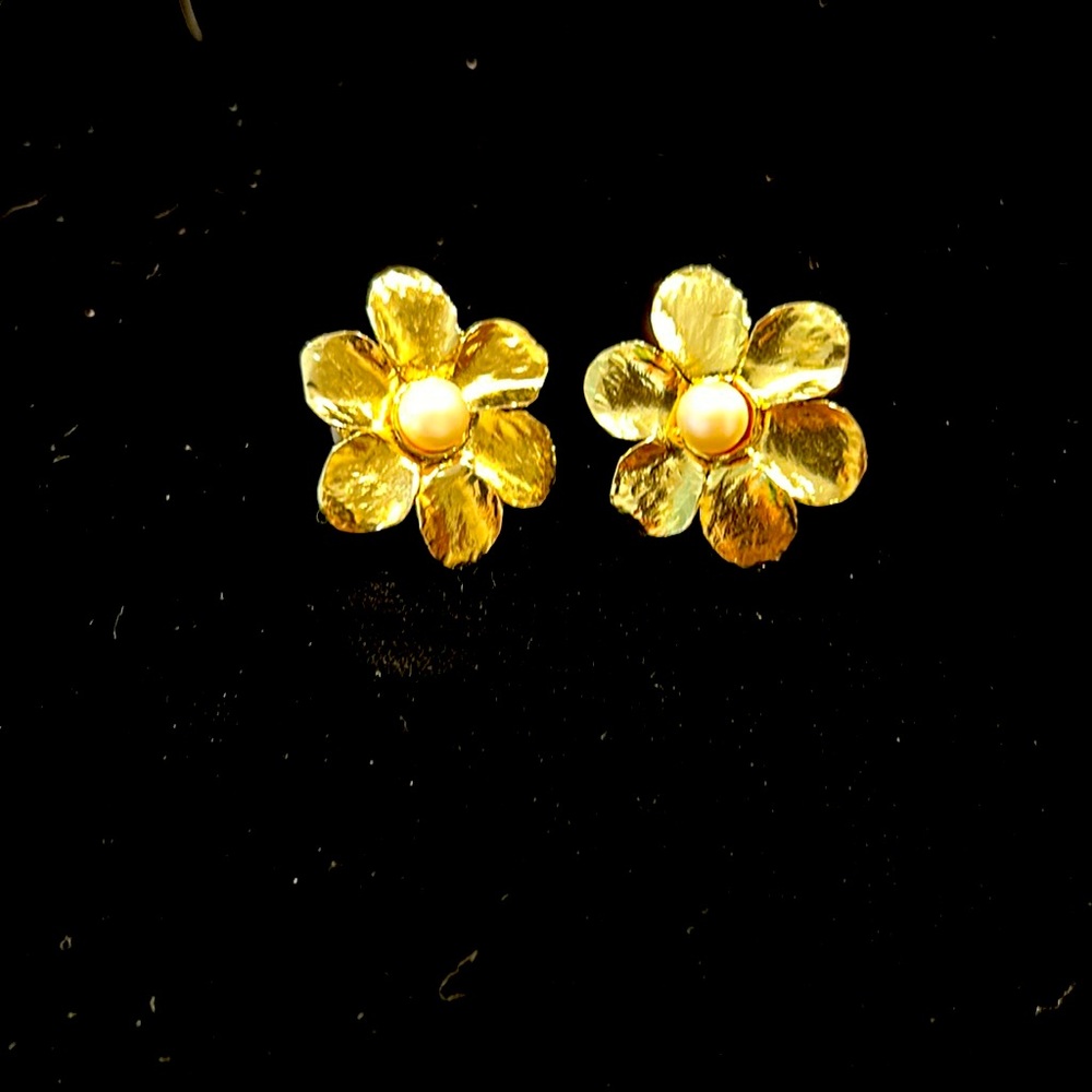 Silpada retired Sterling Silver and 14kt gold plating. Pearl in the center.